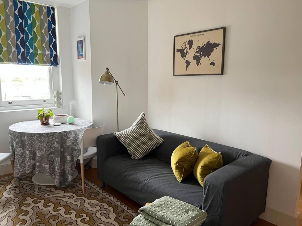 Stylish Flat Near * Londra